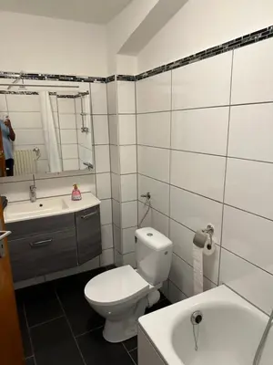 Ein Badezimmer in der Unterkunft Holiday-Ferienwohnung Solingen-Mitte