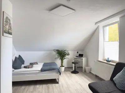 Ein Sitzbereich in der Unterkunft Möbliertes Apartment in Herne-Mitte mit Parkplatz, Arbeitsplatz, WLAN- Super Anbindung an Autobahnen und ÖPNV -Für 1bis 3 Personen