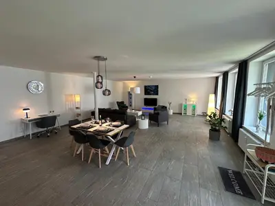 TV/Unterhaltungsangebot in der Unterkunft 20-traumhaftes-modernes Loft über 2 Etagen in bester Lage von W-Elberfeld-Super Ausstattung