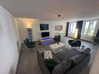 TV/Unterhaltungsangebot in der Unterkunft 20-traumhaftes-modernes Loft über 2 Etagen in bester Lage von W-Elberfeld-Super Ausstattung