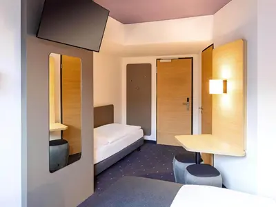 Ein Bett oder Betten in einem Zimmer der Unterkunft B&B HOTEL Hagen
