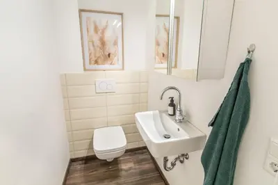 Ein Badezimmer in der Unterkunft Imposante Whg - Zentral - Dachterrasse - Parken - Aufzug