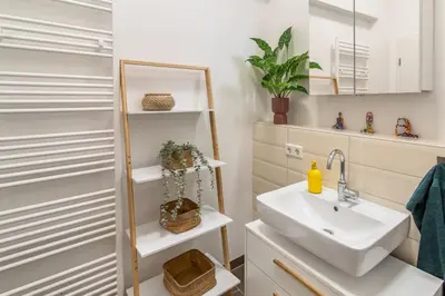 Ein Badezimmer in der Unterkunft Imposante Whg - Zentral - Dachterrasse - Parken - Aufzug
