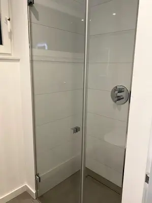 Ein Badezimmer in der Unterkunft Airport-Messe Luxuswohnung, circa 10 Minuten entfernt 4