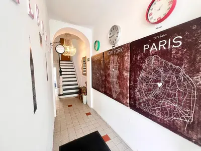Ein Zertifikat, Auszeichnung, Logo oder anderes Dokument, das in der Unterkunft London Suite für 4 mit Küche und WIFI ausgestellt ist