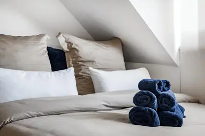Ein Bett oder Betten in einem Zimmer der Unterkunft Exquisite Superior Suite 80m2 mit 2 Schlafzimmern & Badewanne - Messe Essen