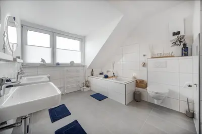 Ein Badezimmer in der Unterkunft Exquisite Superior Suite 80m2 mit 2 Schlafzimmern & Badewanne - Messe Essen