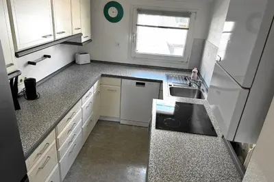 Küche/Küchenzeile in der Unterkunft VAZ Apartments Schürmann für Monteure, Küche, WLAN, Parkplatz, Autobahnnah