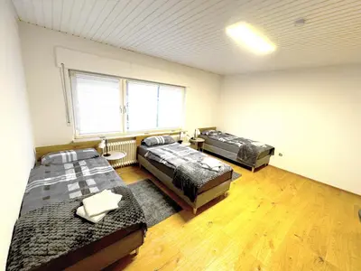 Ein Bett oder Betten in einem Zimmer der Unterkunft VAZ Apartments Schürmann für Monteure, Küche, WLAN, Parkplatz, Autobahnnah