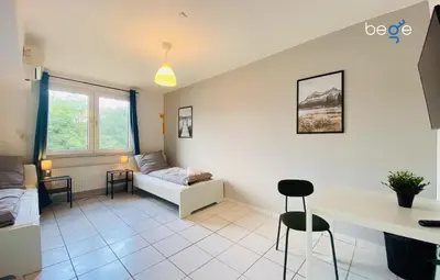 Ein Bett oder Betten in einem Zimmer der Unterkunft SASI HOMES WorkNest