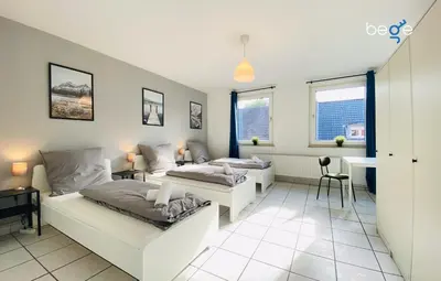 Ein Bett oder Betten in einem Zimmer der Unterkunft SASI HOMES WorkNest