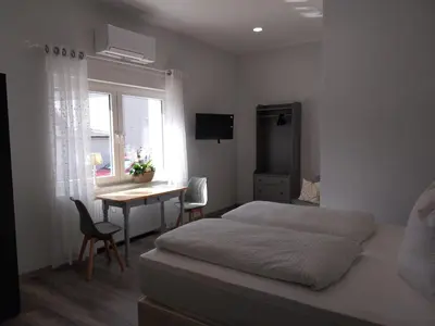 Ein Bett oder Betten in einem Zimmer der Unterkunft Flora Comfort Inn