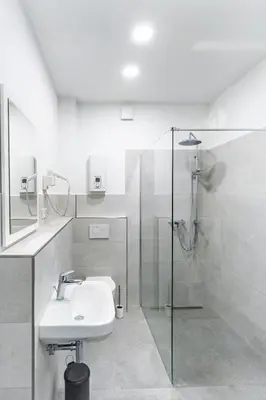 Ein Badezimmer in der Unterkunft Flora Comfort Inn