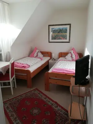 Ein Bett oder Betten in einem Zimmer der Unterkunft Gaestehaus Jagsttalblick