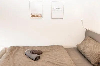 Ein Bett oder Betten in einem Zimmer der Unterkunft CosyHomes24 - Centrally with parking space and balcony - GE09b
