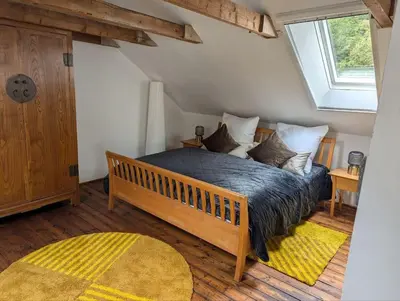 Ein Bett oder Betten in einem Zimmer der Unterkunft Das grüne Haus allein für Dich!