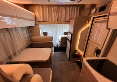 Ein Bett oder Betten in einem Zimmer der Unterkunft Gemütlicher Camper-Wiesnnah