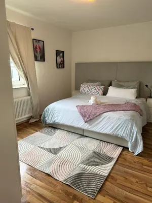 Ein Bett oder Betten in einem Zimmer der Unterkunft Dortmunder Erdgeschoss-Luxusloft mit großen Balkon, Netflix und 250 Mbytes Highspeed Wifi