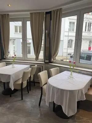 Ein Restaurant oder anderes Speiselokal in der Unterkunft Sun Hotel