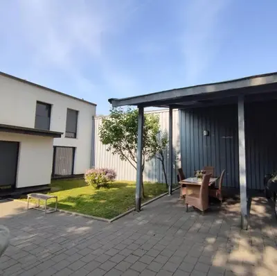 Das Gebäude in dem sich die Ferienwohnung befindet