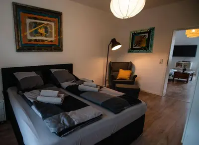 Ein Sitzbereich in der Unterkunft Modernes Kunst-Apartment