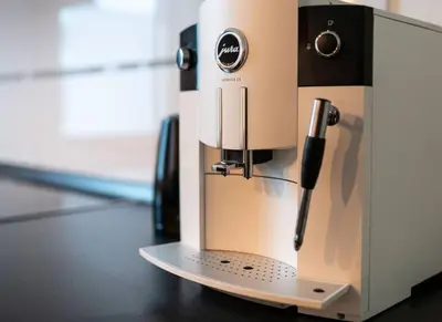 Kaffee-/Teezubehör in der Unterkunft Modernes Kunst-Apartment