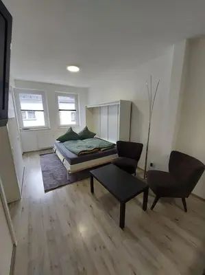 Ein Bett oder Betten in einem Zimmer der Unterkunft Schöne helle 50qm Suite mit großer Küche