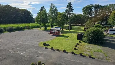 Ein Garten an der Unterkunft Gästehaus Grunewald Bed & Breakfast