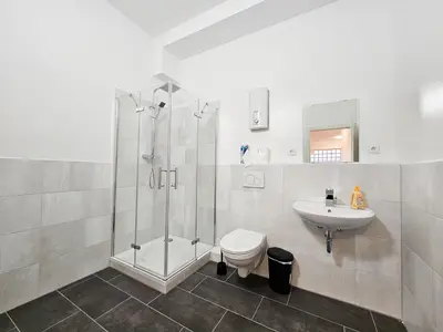 Ein Badezimmer in der Unterkunft T&K Apartments - Solingen - 3-6 Zimmer Grand Apartments with private parking for all vehicles