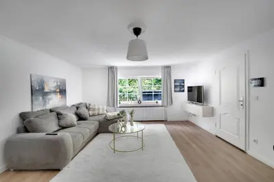 Ein Sitzbereich in der Unterkunft Stilvolle Apartments mit Kamin - Schlossblick und großer Terrasse 2-4 Zimmer 50-140qm - nahe A1 und Schloss Burg - Köln