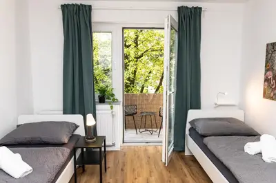 Ein Bett oder Betten in einem Zimmer der Unterkunft CosyHomes24 - Centrally with balcony - HA02