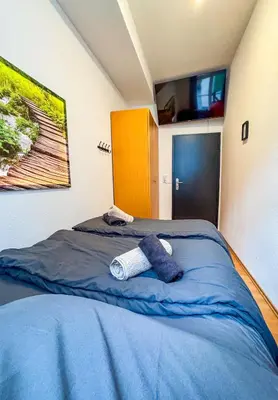 Ein Bett oder Betten in einem Zimmer der Unterkunft #112 Moderne Altstadt Wohnung im Herzen von Remscheid-Lennep
