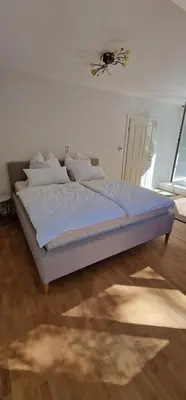 Ein Bett oder Betten in einem Zimmer der Unterkunft Ruhiges Haus mit Whirlpool für 5 Gäste nahe Messe Essen mit 3 Schlafzimmern