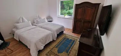 Ein Bett oder Betten in einem Zimmer der Unterkunft Ruhiges Haus mit Whirlpool für 5 Gäste nahe Messe Essen mit 3 Schlafzimmern
