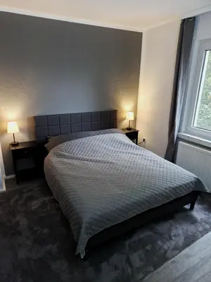 Ein Bett oder Betten in einem Zimmer der Unterkunft Business Apartment am Bergmannsheil KH Wlan