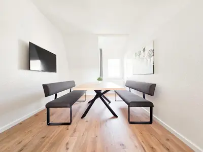 TV/Unterhaltungsangebot in der Unterkunft Tolstov Apartments - 6 Zimmer Wohnungen - 15 Min zur Messe DUS