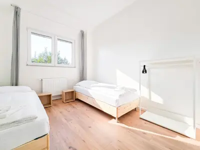 Ein Bett oder Betten in einem Zimmer der Unterkunft Tolstov Apartments - 6 Zimmer Wohnungen - 15 Min zur Messe DUS