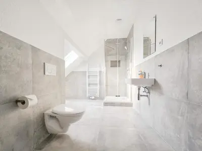 Ein Badezimmer in der Unterkunft Tolstov Apartments - 6 Zimmer Wohnungen - 15 Min zur Messe DUS