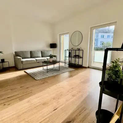 FeWo Palmtrees - Große und moderne 2 Zimmerwohnung mit Süd-West Balkon in Gladbeck-Mitte nähe Movie Park und Arena AufSchalke