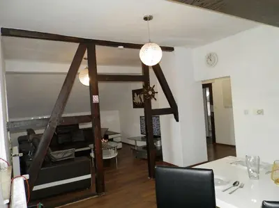 Ein Sitzbereich in der Unterkunft Ferienwohnung Heiligenhaus-powered by Çelik