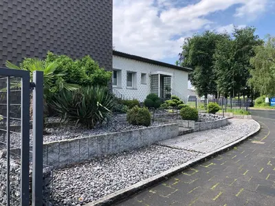 Ein Garten an der Unterkunft Willkommen bei Iva