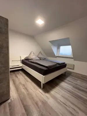 Ein Bett oder Betten in einem Zimmer der Unterkunft Helle 80qm Wohnung mit weitem Ausblick