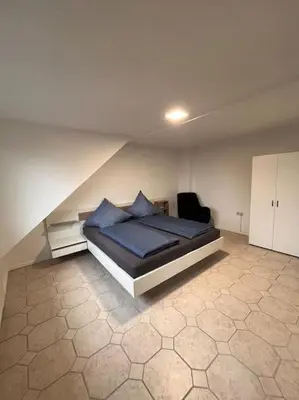 Ein Bett oder Betten in einem Zimmer der Unterkunft Helle 80qm Wohnung mit weitem Ausblick