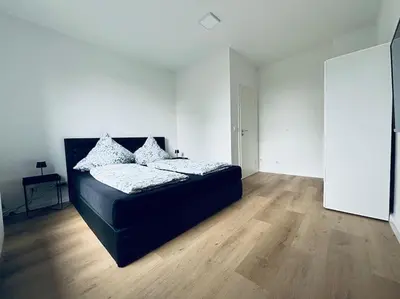 Ein Bett oder Betten in einem Zimmer der Unterkunft Große 80qm Wohnung mit mehreren Zimmern