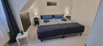 Ein Bett oder Betten in einem Zimmer der Unterkunft DG-Wohnung in direkter Nähe des SG HBF