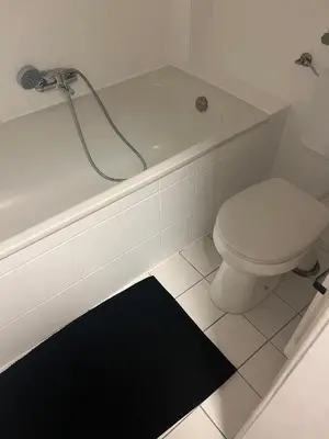 Ein Badezimmer in der Unterkunft Erdgeschosswohnung nahe DU HBF