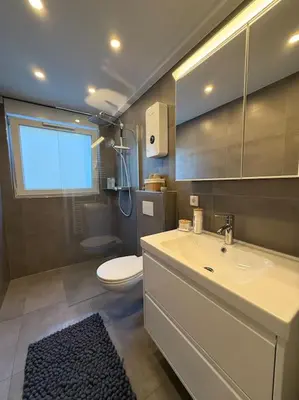 Ein Badezimmer in der Unterkunft Zentrale ,moderne und stilvolle Wohnung nähe Klinik und Messe