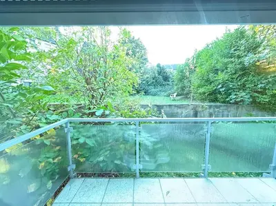 Ein Garten an der Unterkunft Zentrale ,moderne und stilvolle Wohnung nähe Klinik und Messe