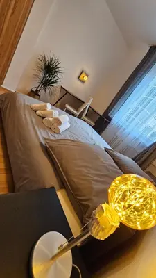 Ein Bett oder Betten in einem Zimmer der Unterkunft City Center Comfort - Cozy, Fully Equipped 3-Room Apartment Near Main Station