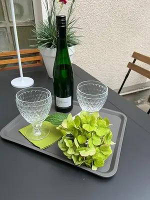 Getränke in der Unterkunft Gemütliches Design Apartment in Do-Zentrum